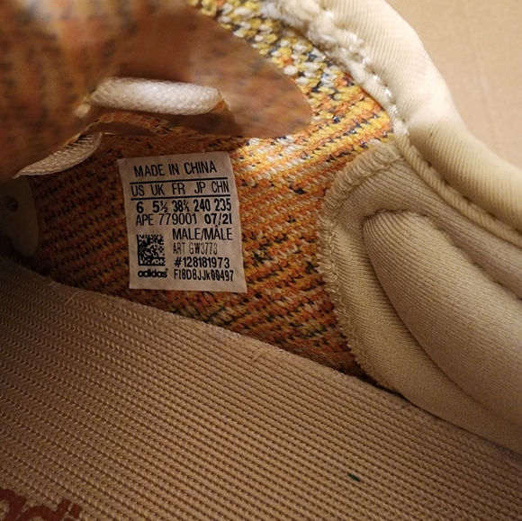 Yeezy 350 Oat - Picture 2 of 6
